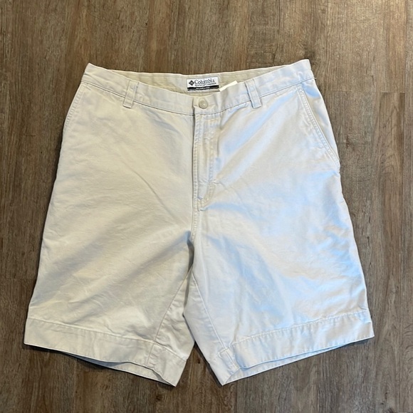 COLUMBIA KHAKI UTILITY SHORTS (34) - Picture 1 of 7